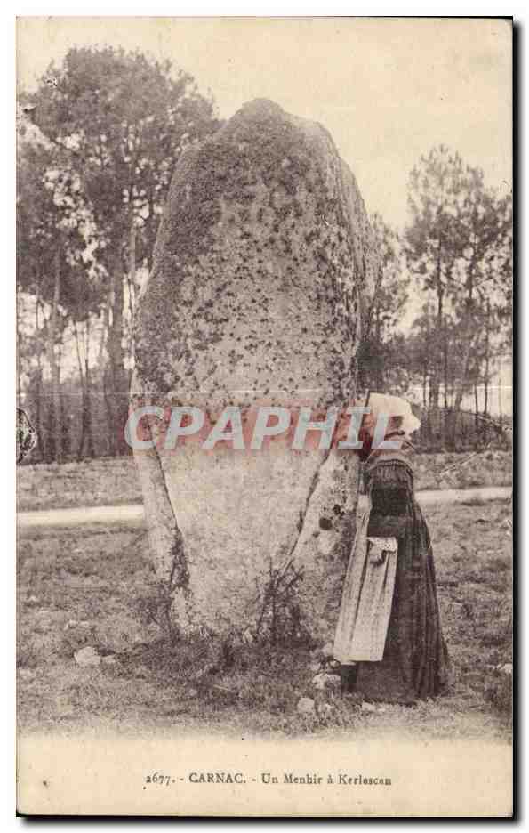 CPA Carnac Un Menhir a Kelescan Folklore Costume Coiffe
