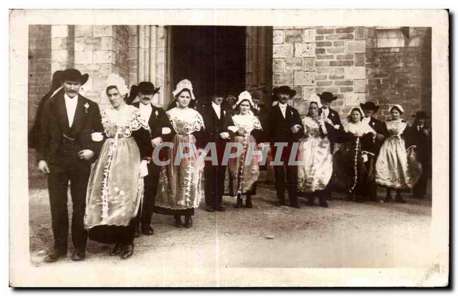 CPA Environs d Auray Noce Bretonne sortant de L Eglise Folklore Costume