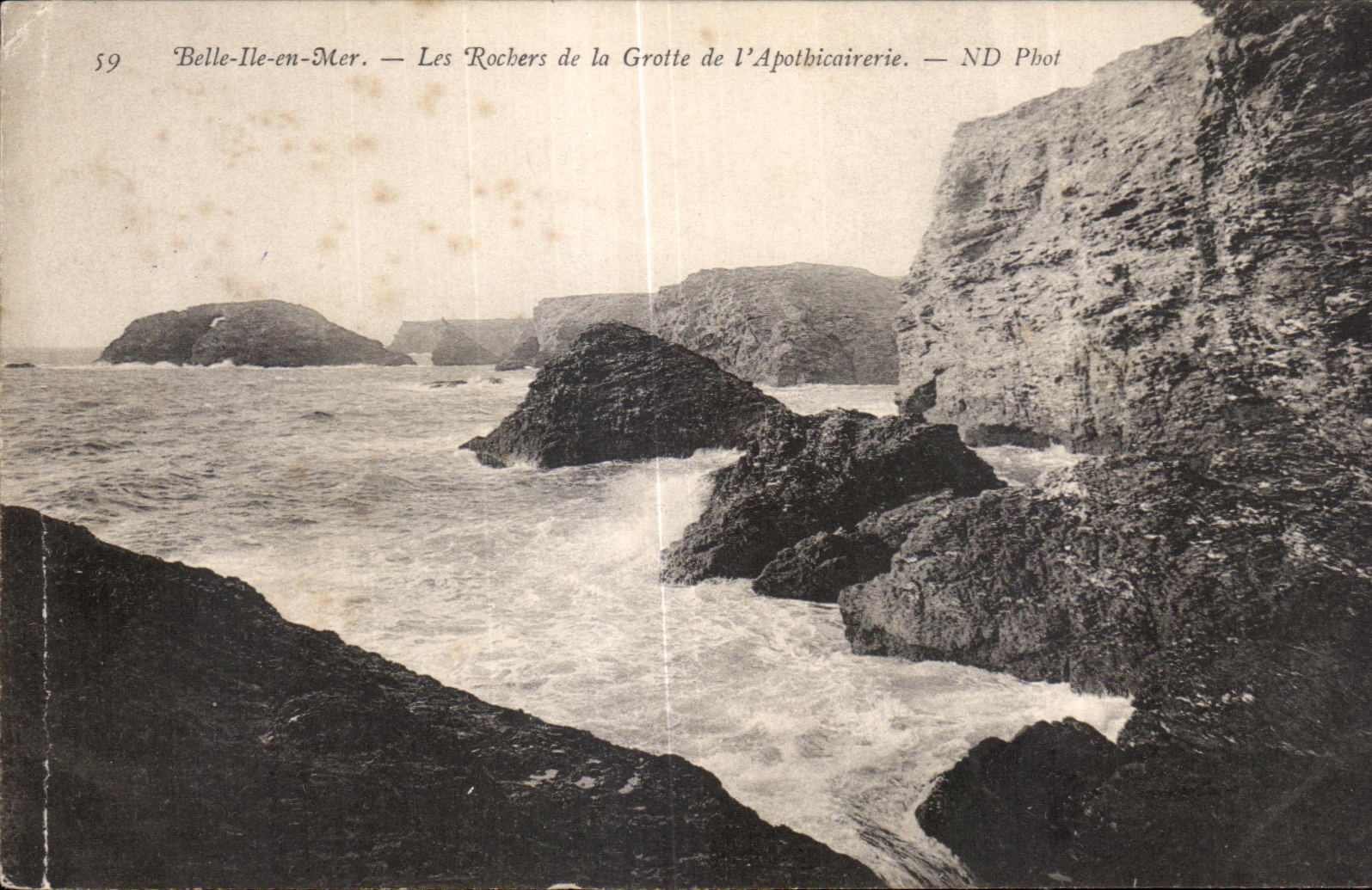 Belle-Île-en-Mer — Les Rochers de la Grotte de l'Apotbicaire — ND Phot