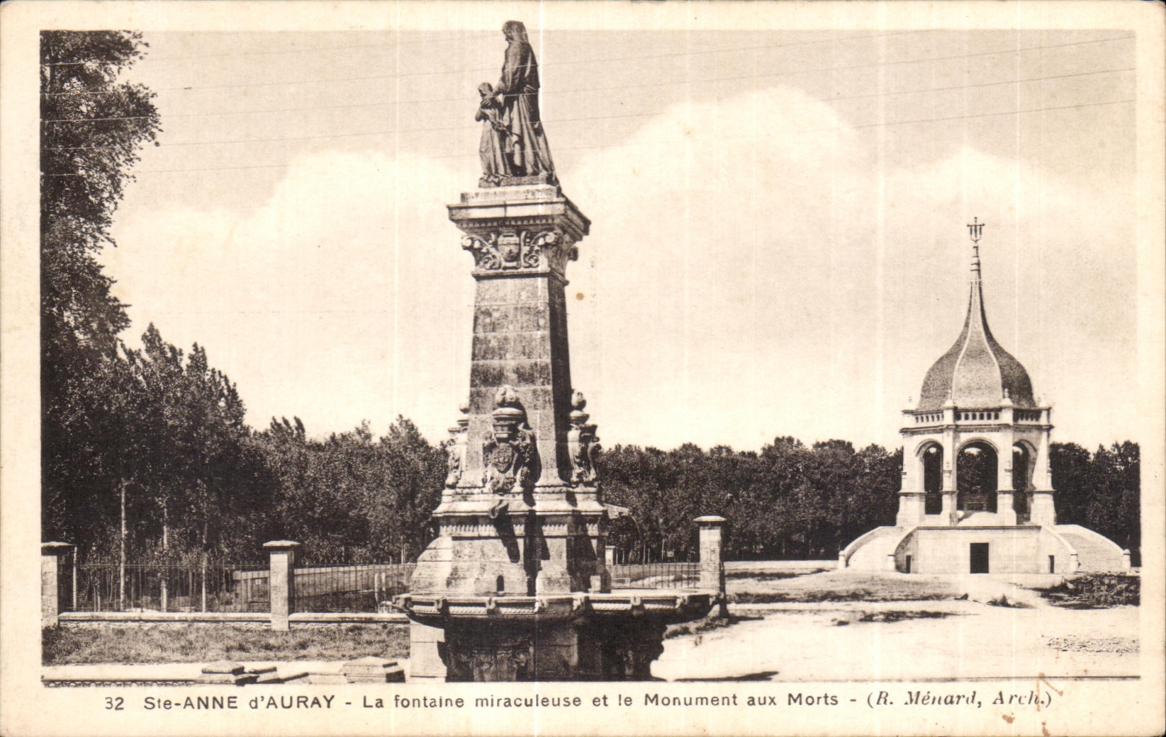CPA Ste Anne D Auray La Fontaine Miraculeuse et la Basilique