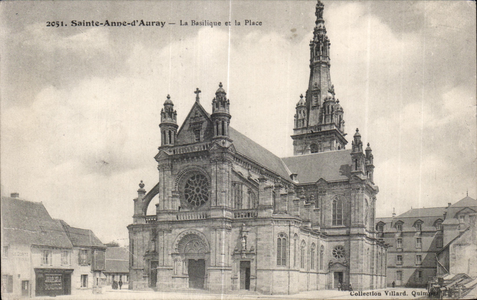 CPA Sainte Anne d Auray La Basilique et Ia Place