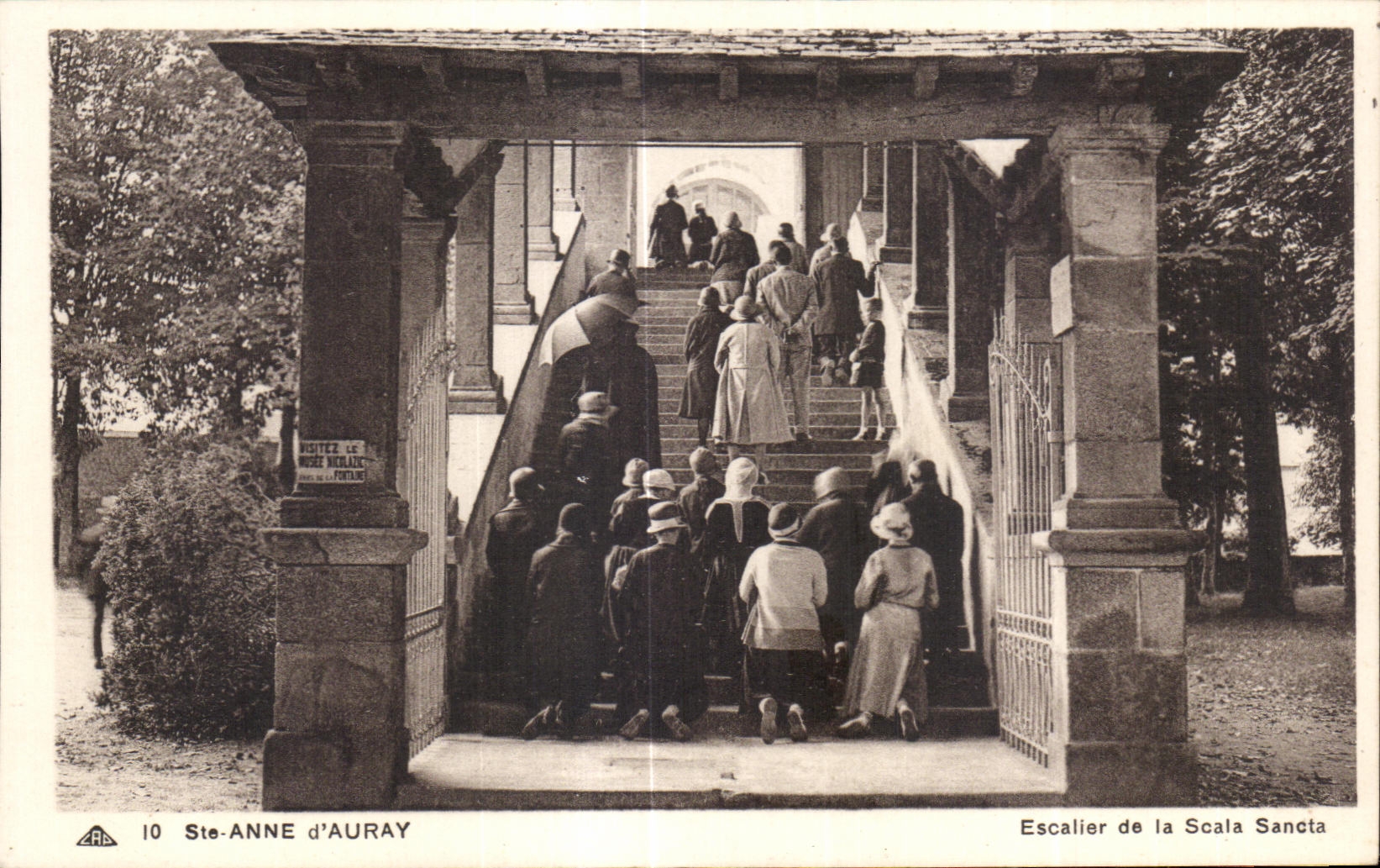 CPA Ste Anne d Auray Escalier de la Scala Sancta