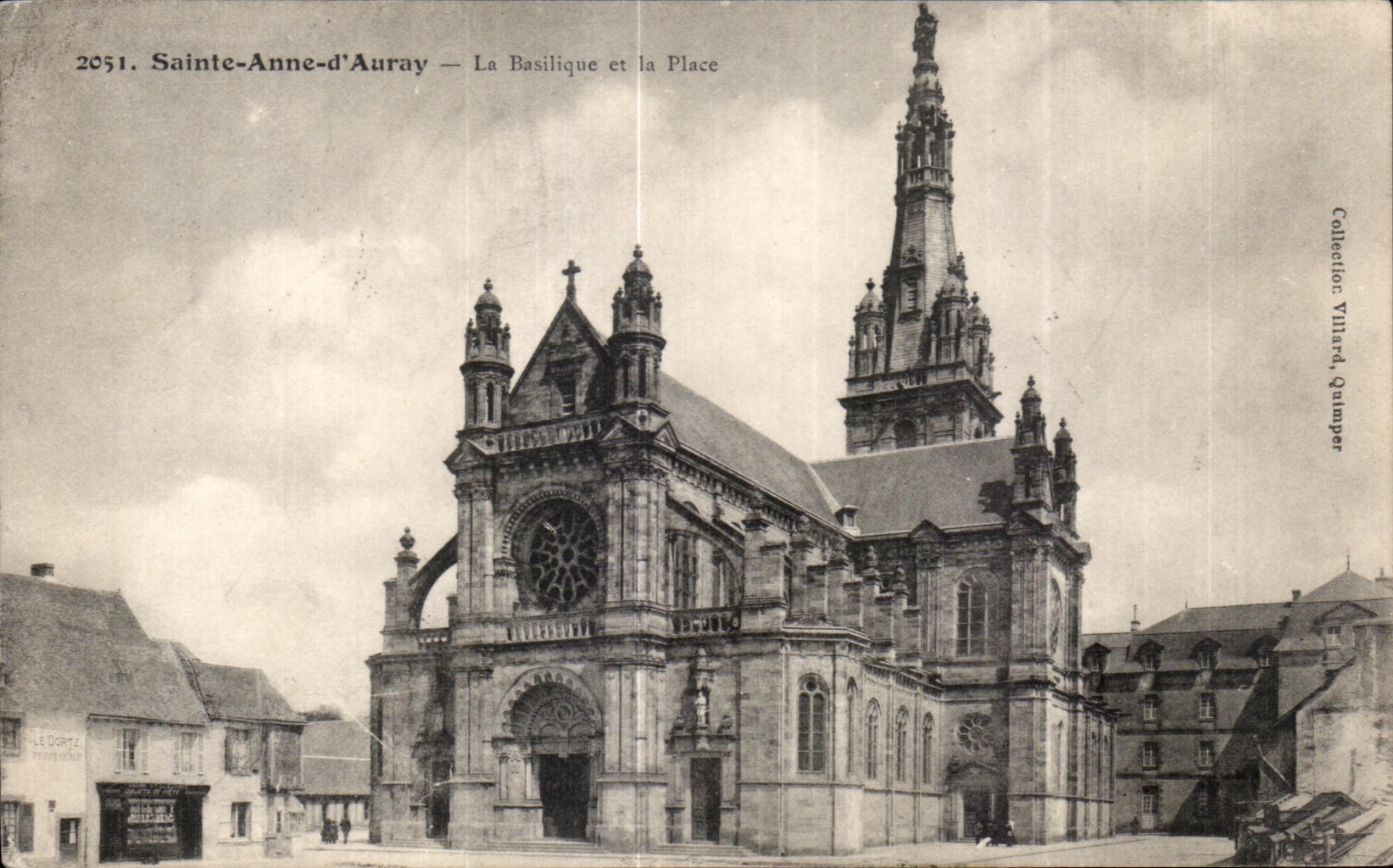 Sainte-Anne-d'Auray — La Basilique et la Place — Collection Villard, Quimper