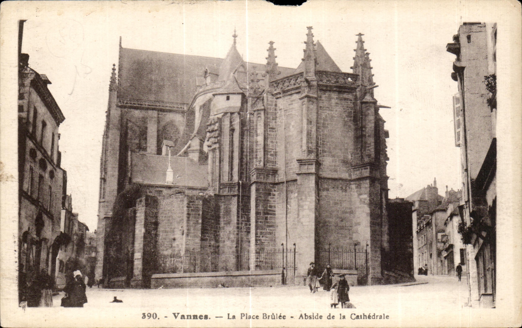 CPA Vannes La Place Brulee Abside de la Cathedrale