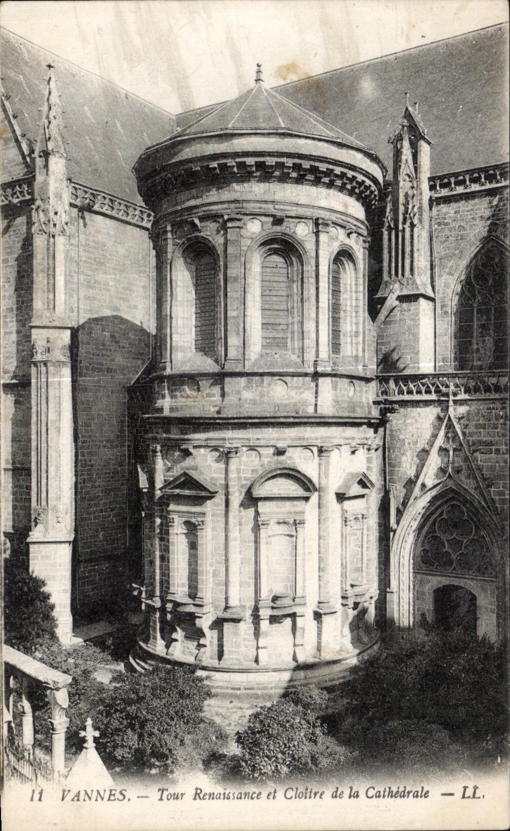 VANNES — Tour Renaissance et Cloître de la Cathédrale — LL.
