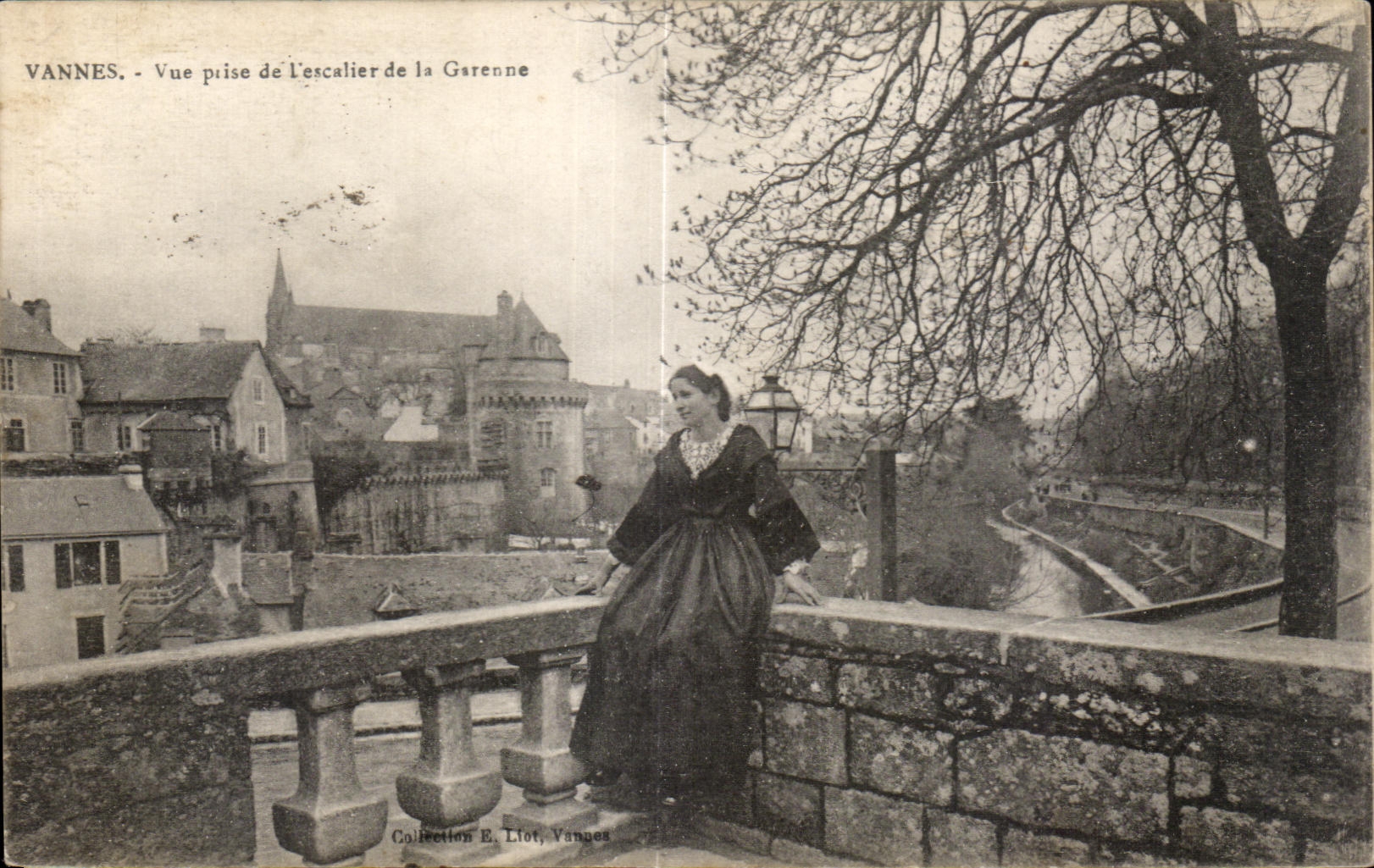 CPA Vannes Vue prise de L escalier de la Garenne