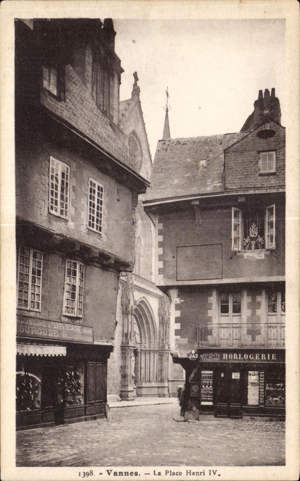 CPA Vannes La Place Henri IV Horlogerie 