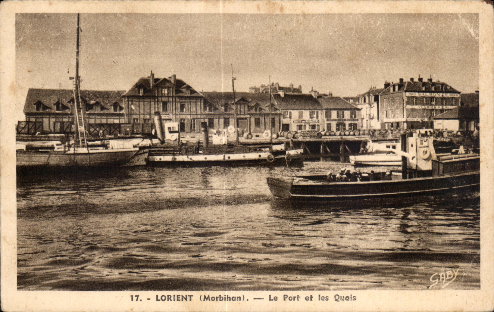 CPA Lorient Le Pont et les Quais Bateaux 