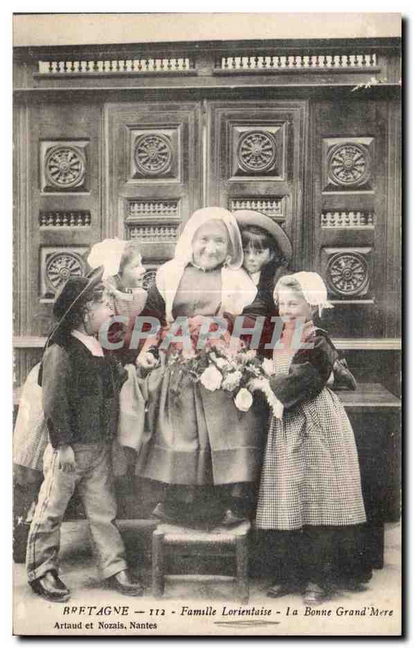 CPA Bretagne Famille Lorientaise La Bonne Grand Lorient Folklore Costume Coiffe 