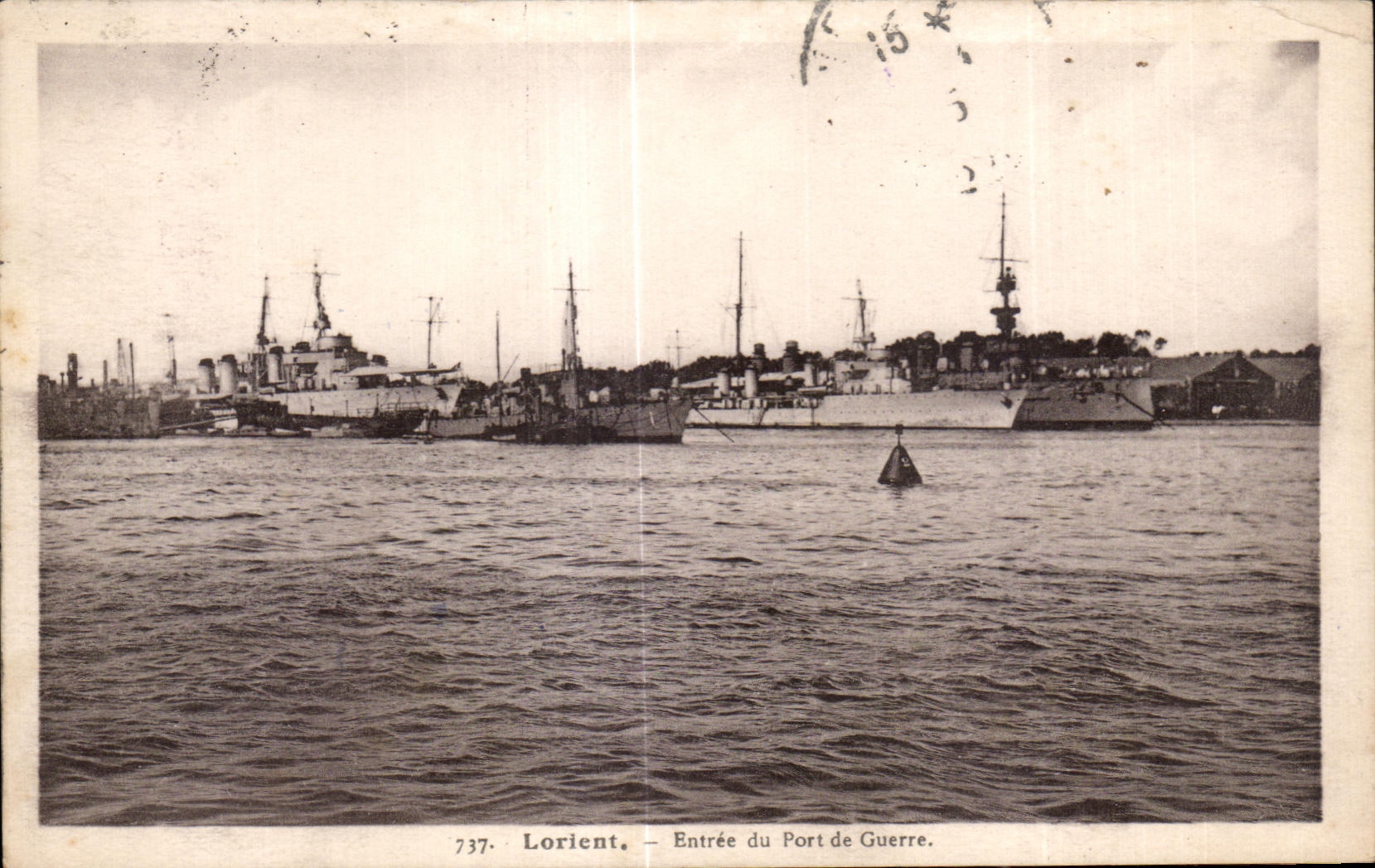 CPA Lorient Entree du Port de Guerre Bateaux 