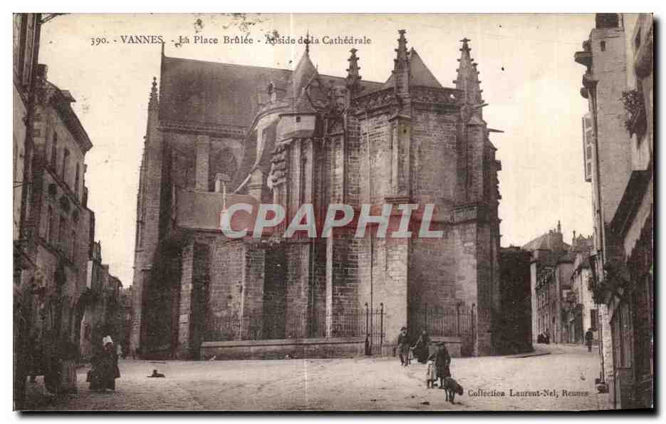 CPA Vannes La Place Brulee Abside de la Cathedrale