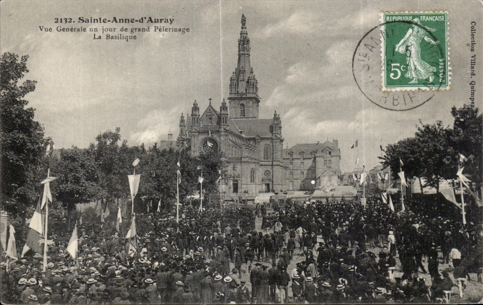 Sainte-Anne-d'Auray — Vue Générale un jour de grand Pèlerinage — La Basilique — Collection Villard, Quimper