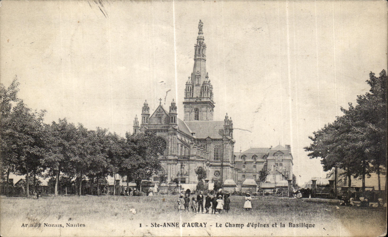 CPA Ste Anne Le Champ d epines et la Basilique Enfants 