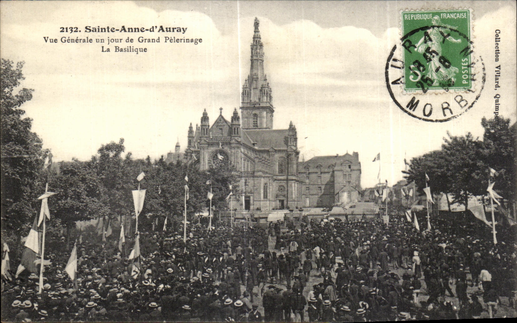 Sainte-Anne-d'Auray — Vue Générale un jour de Grand Pèlerinage — La Basilique — Collection Villard, Quimper