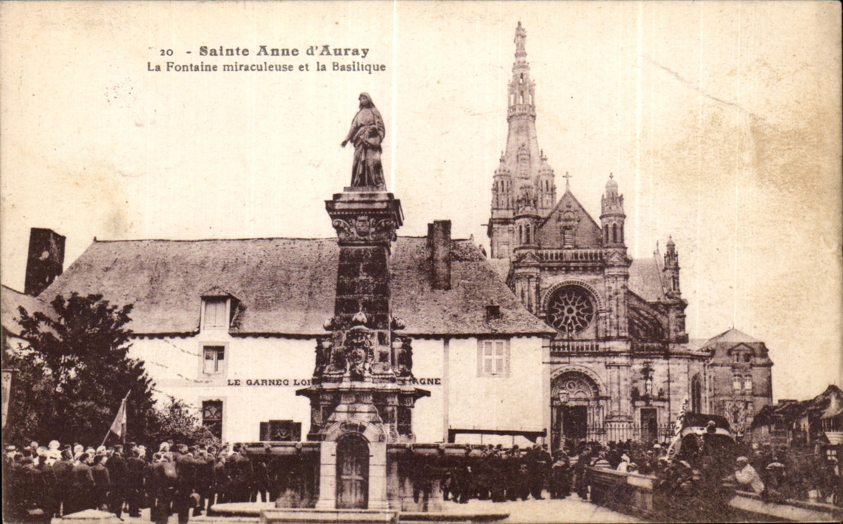 Sainte Anne d'Auray — La Fontaine miraculeuse et la Basilique — J. Nozats, édit.