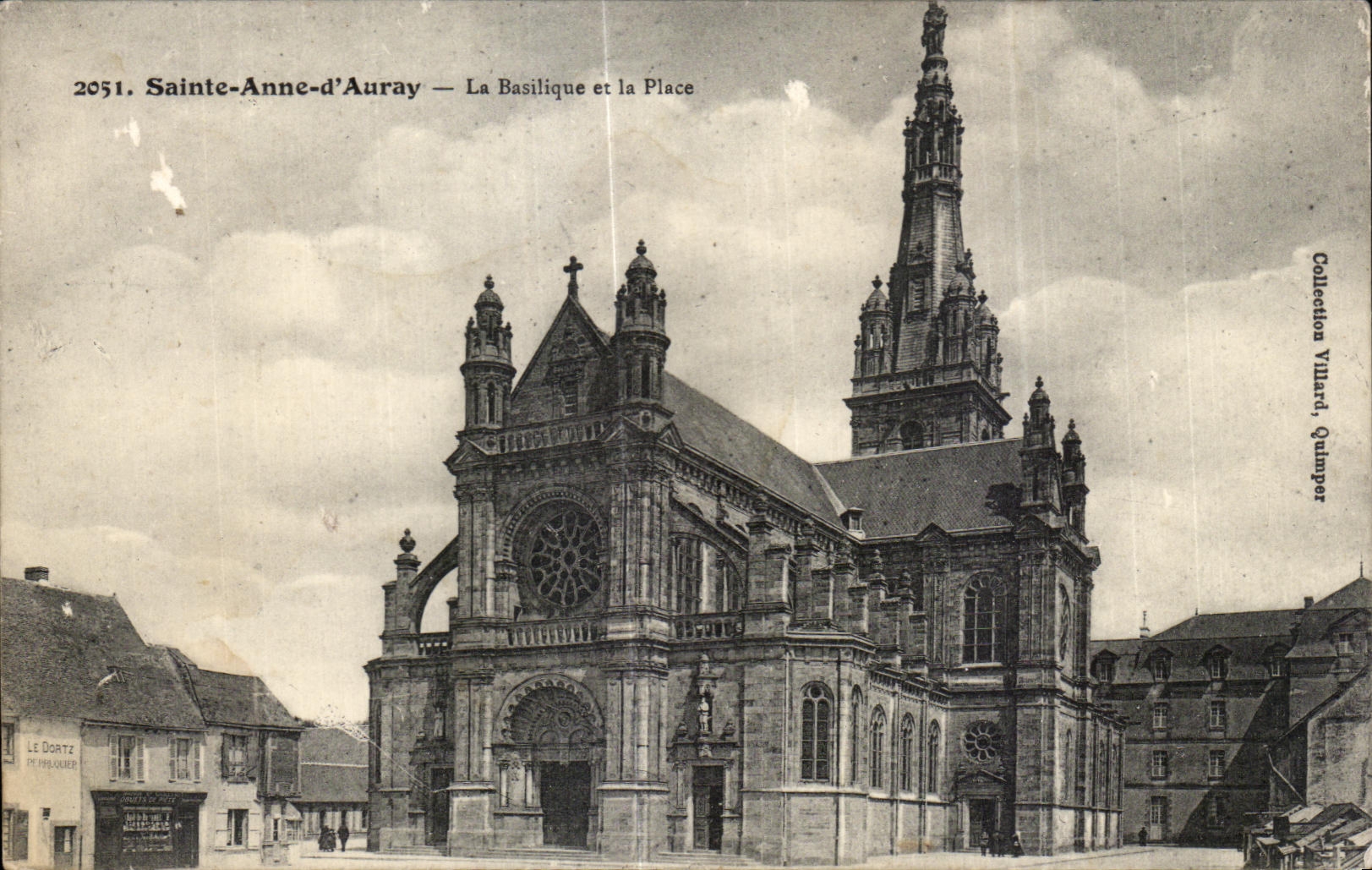CPA Sainte Anne d Auray La Basilique et la Place