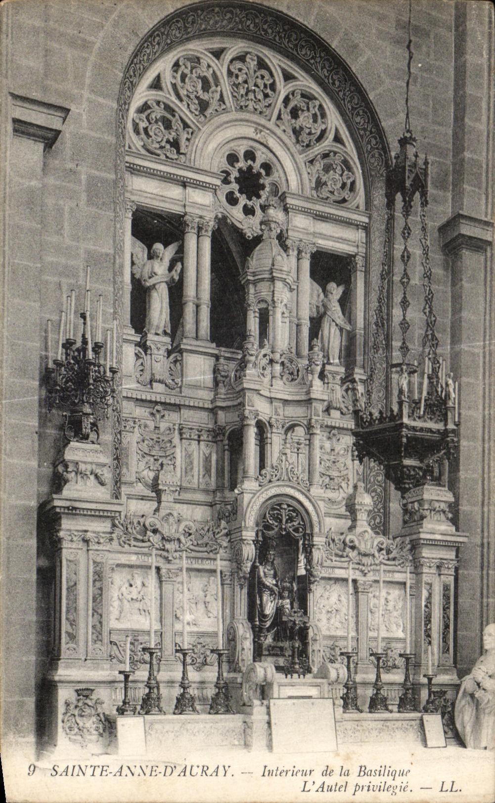 CPA Sainte Anne d Auray Interieur de la Basilique l Autel Privilegie