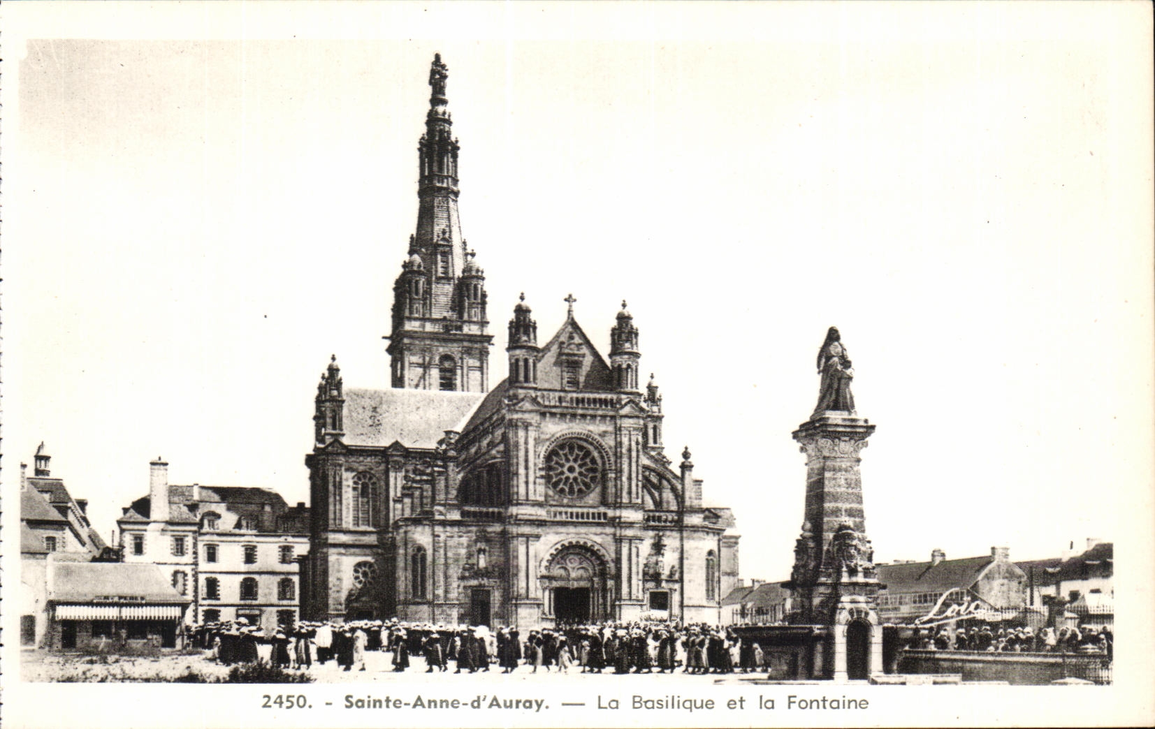 CPA Ste Anne d Auray la Basilique et la Fontaine