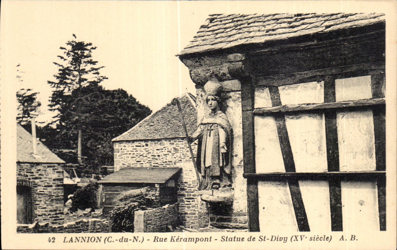 CPA Lannion Rue Kerampont Statue de St Divy