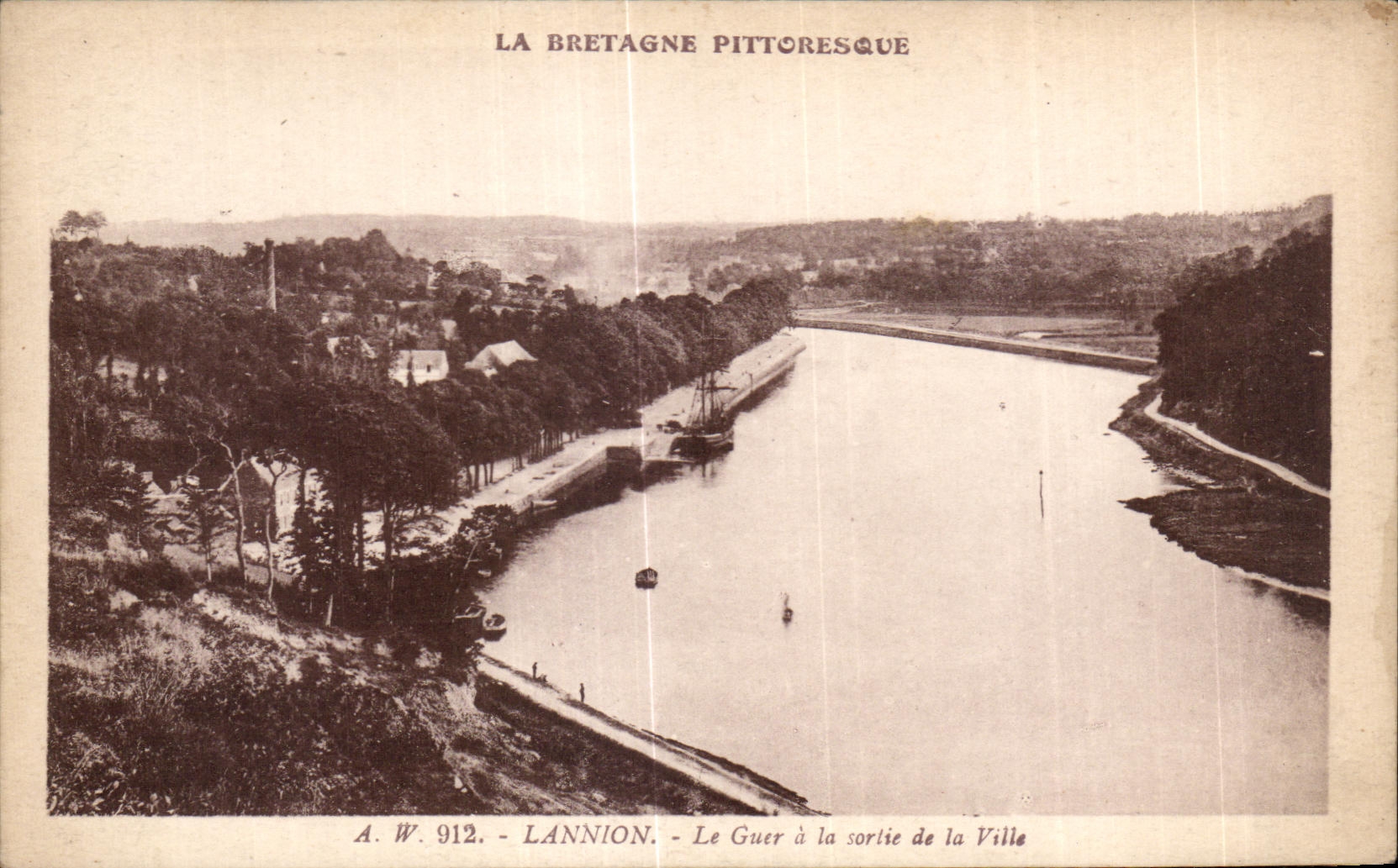 CPA La Bretagne Pittoresque Lannion Le Guer et la sortie de la Ville