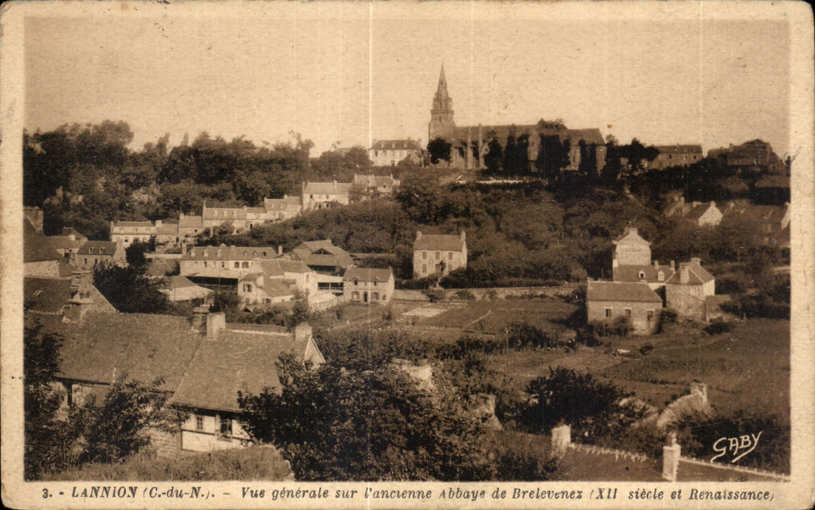 CPA Lannion Vue Generale sur Vancienne Abbaye de Brelevenex