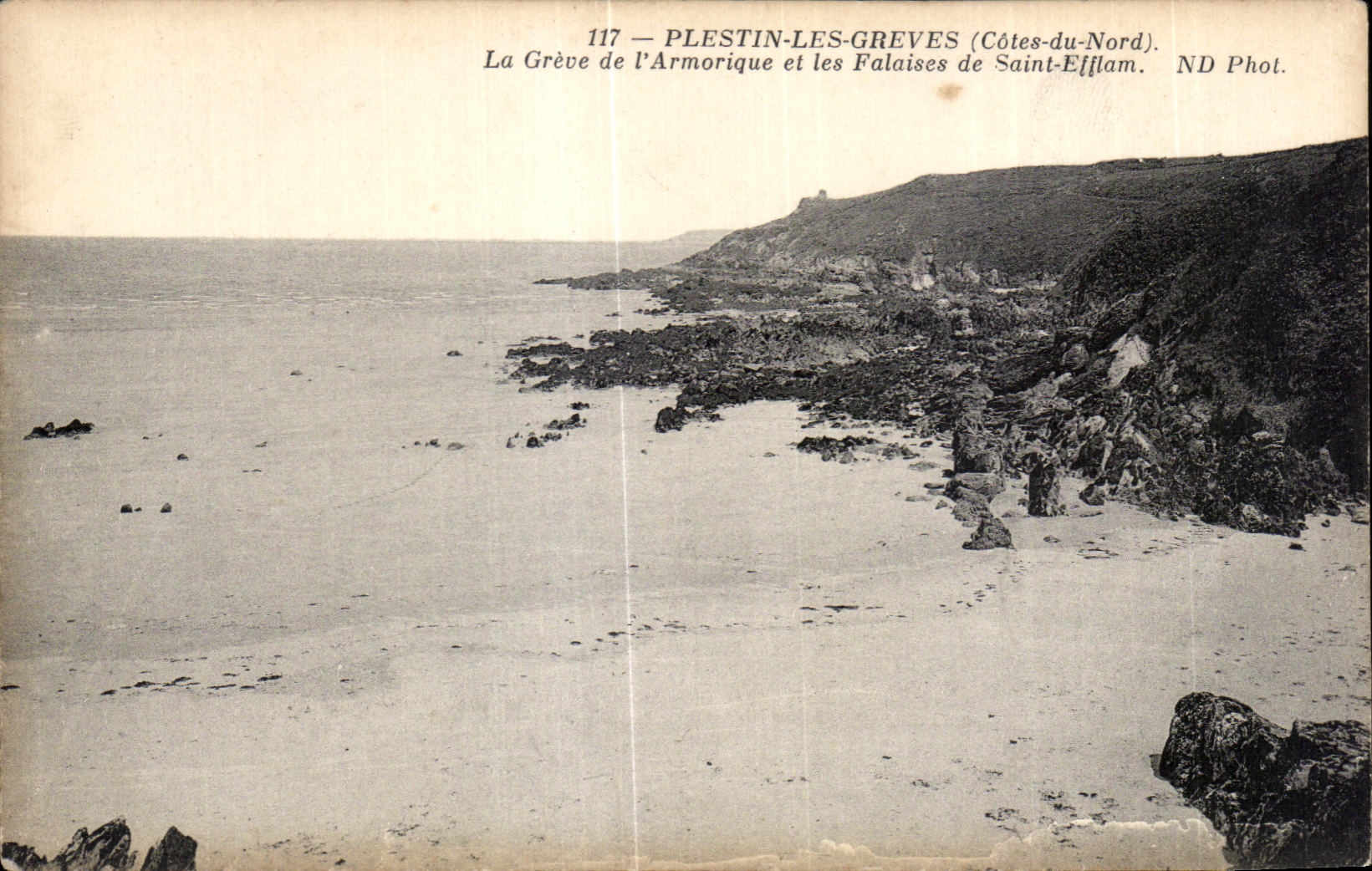 Plestin-les-Grèves (Côtes-du-Nord) — La Grève de l'Armorique et les Falaises de Saint-Efflam — ND Phot.