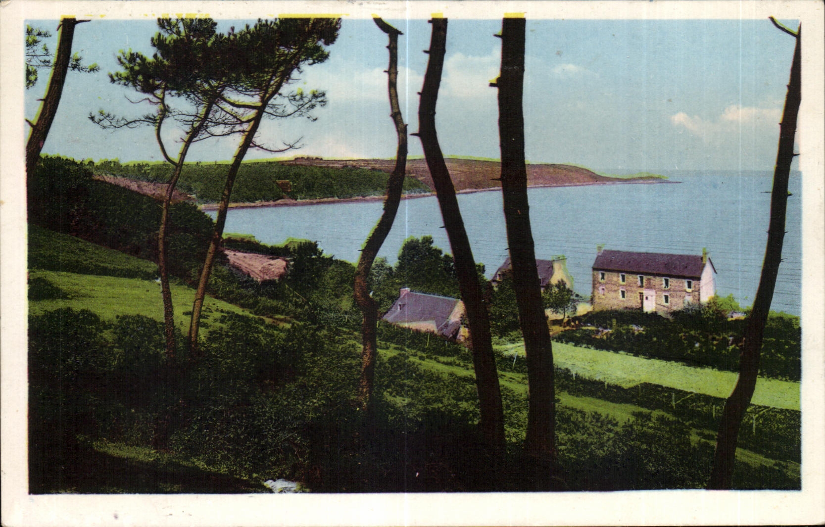 Plestin-les-Grèves — L'Hôtel de la Plage et la Pointe de l'Armoricaine — Éd. des Nouvelles Galeries Ples tinizées, M. d'Orme, Photo