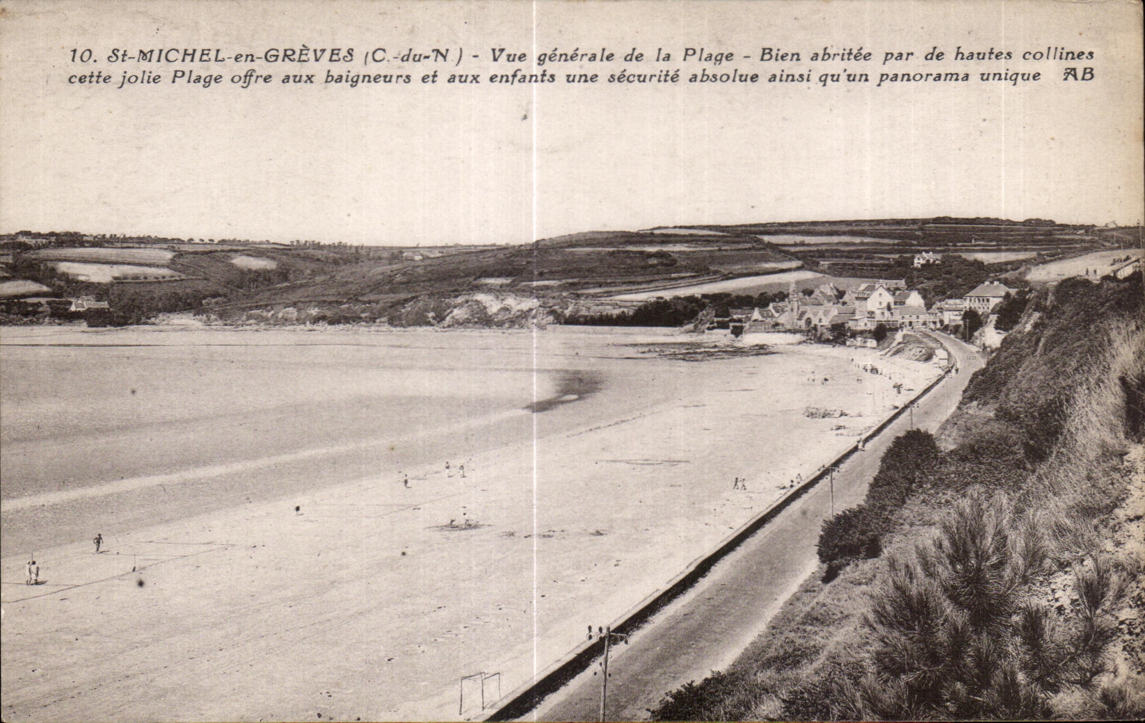 St-MICHEL-en-GRÈVES (C.-du-N) — Vue générale de la Plage — Bien abritée par de hautes collines