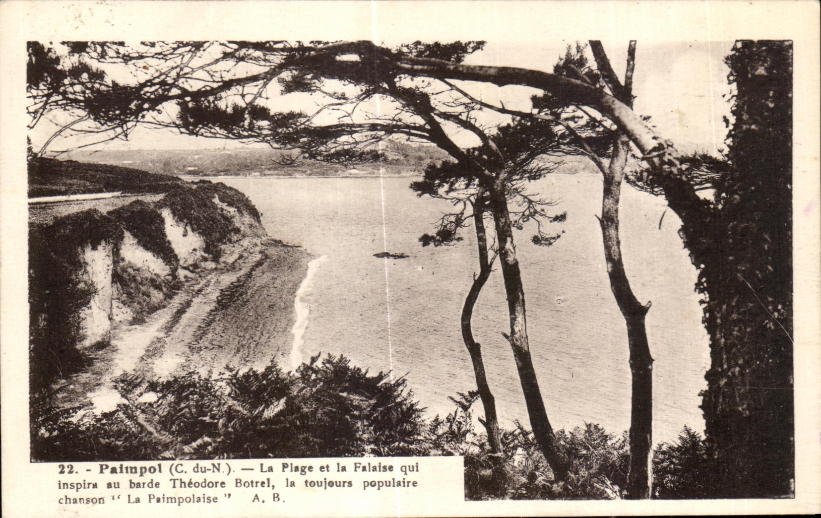Paimpol (C. du-N.) — La Plage et la Falaise qui inspira au barde Théodore Botrel la chanson "La Paimpolaise"