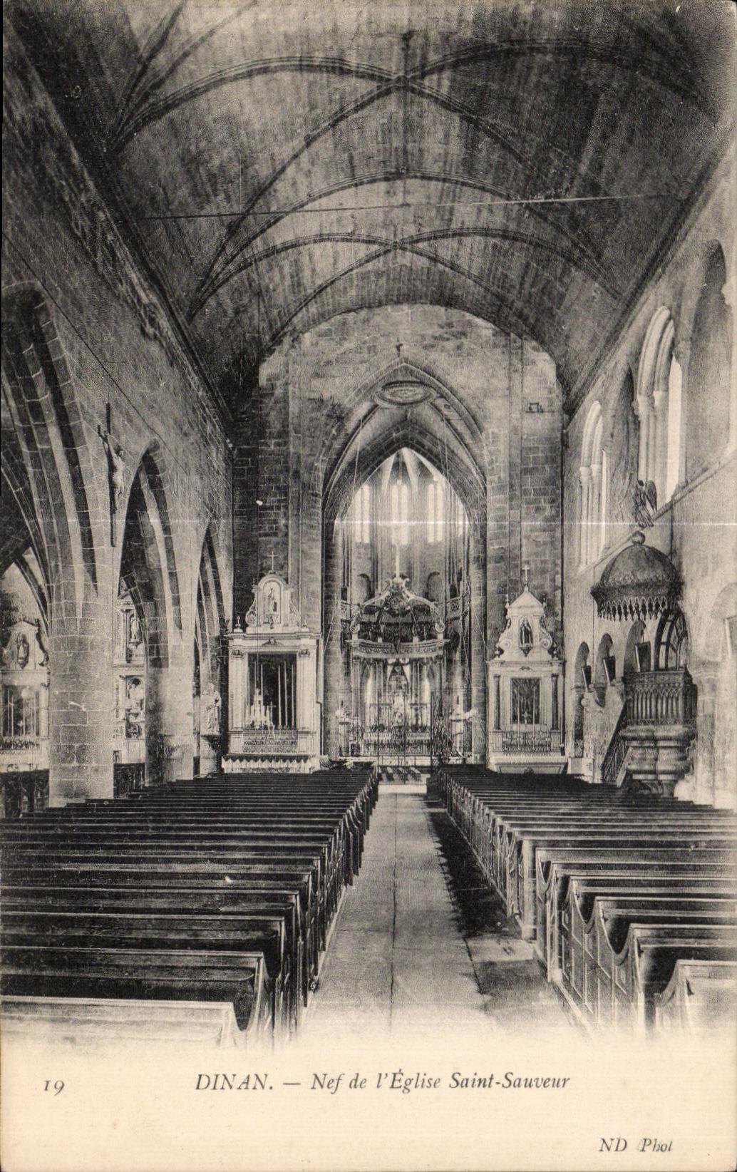 Dinan — Nef de l'Église Saint-Sauveur — ND Phot