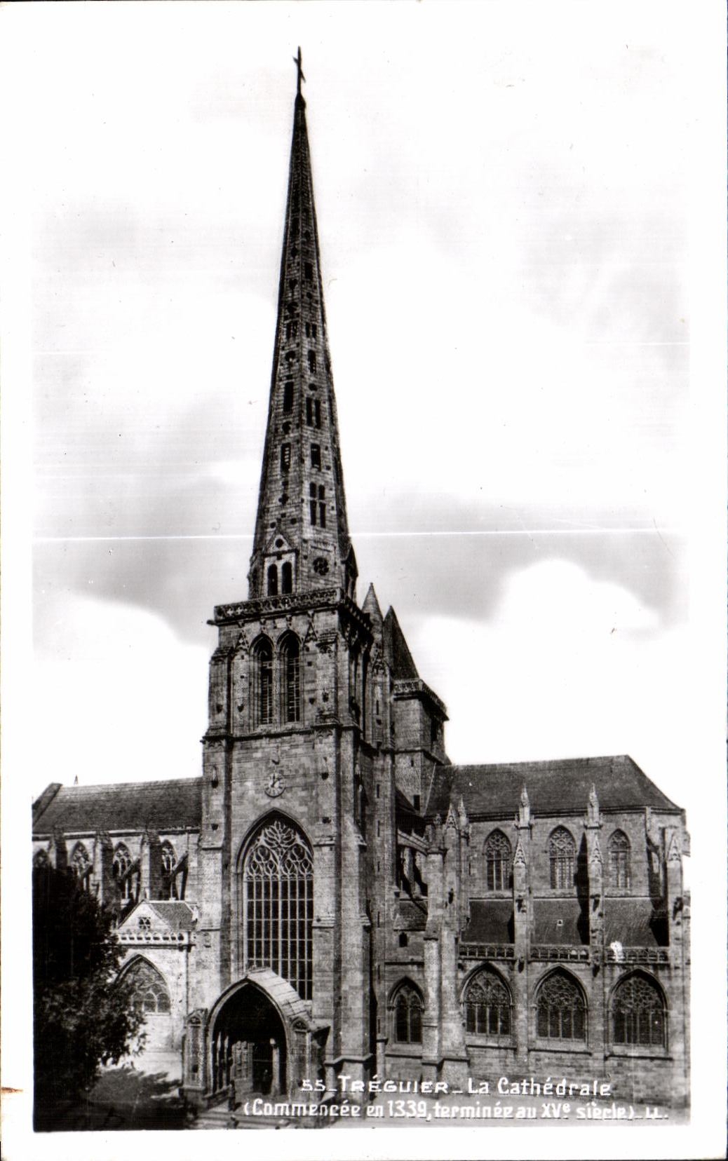Treguier — La Cathédrale — Commencée en 1339, terminée au XVᵉ siècle