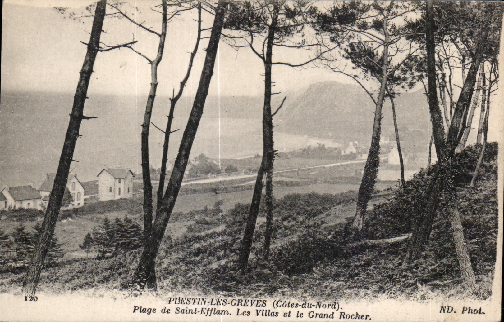 Pilestin-les-Grevès (Côtes-du-Nord) — Plage de Saint-Efflam, Les Villas et le Grand Rocher — ND. Phot.