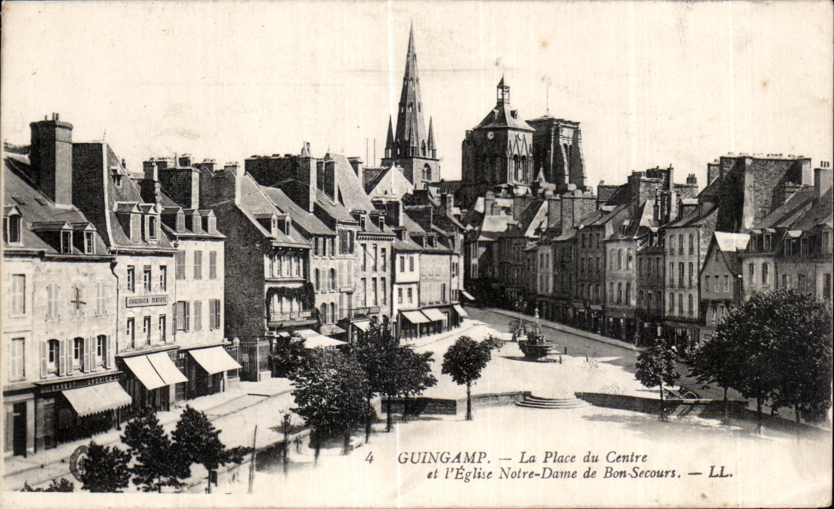 Guingamp — La Place du Centre et l'Église Notre-Dame de Bon-Secours — LL. n°4