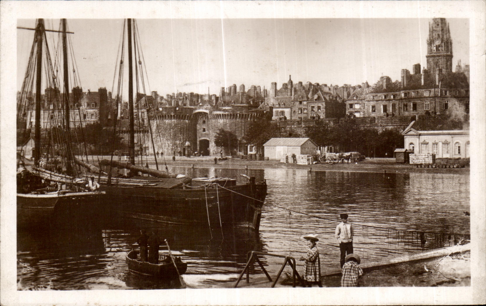 Port de Saint-Malo — Avant-Port et Grande Porte — Édition G. Merlin