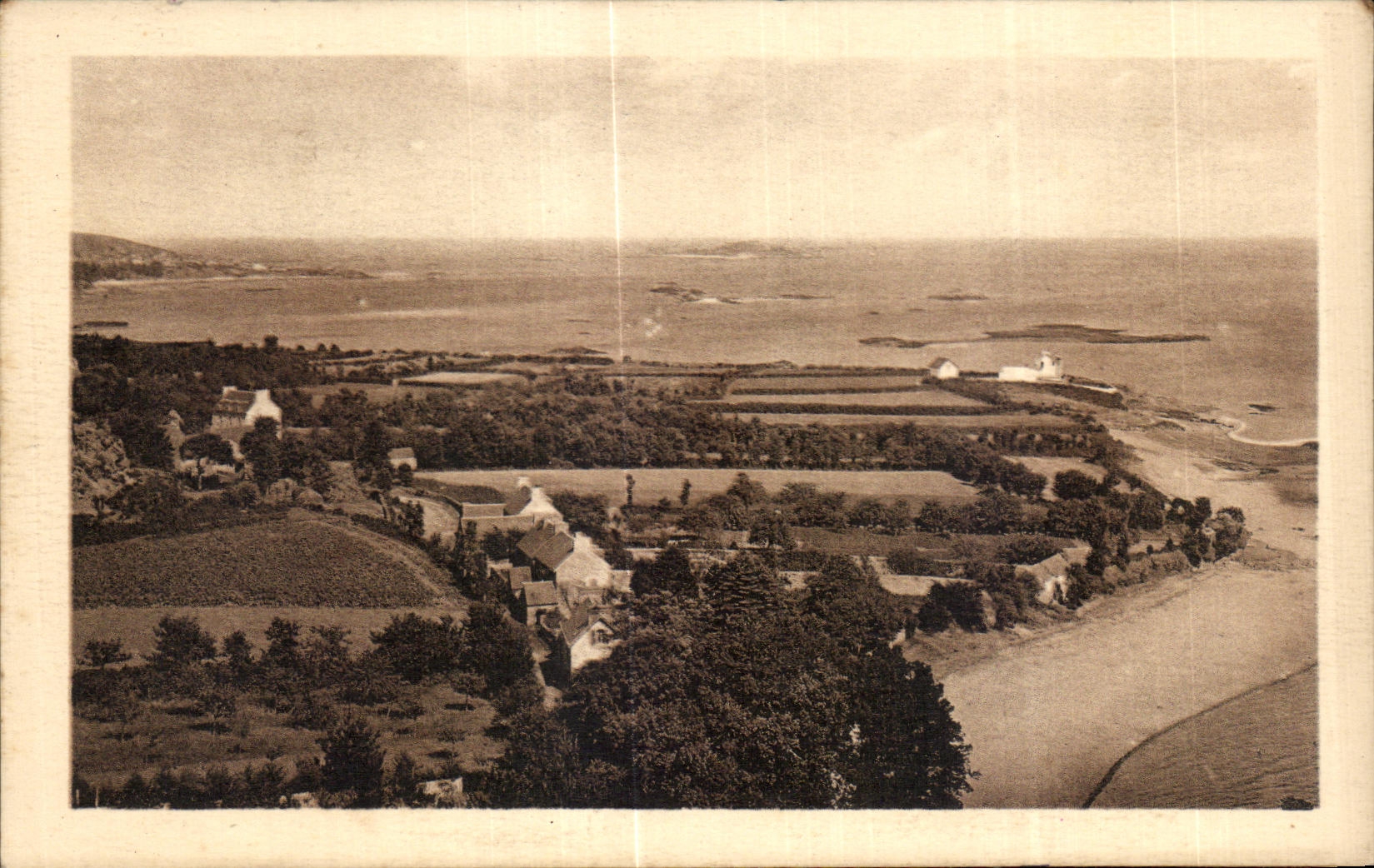 Paimpol (C.-du-N.) — Pors-Evens où Pierre Loti écrivit « Pêcheur d'Islande » — Phototype D'Art, A. Bru, Rue St-Laud - Angers