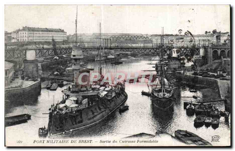 CPA Port Militaire De Brest Sortie du Cuirasse Formidable