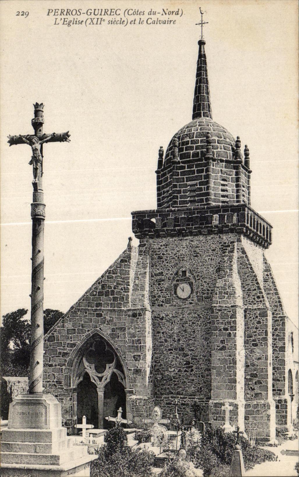 Perros-Guirec (Côtes-du-Nord) — L'Église (XIIe siècle) et le Calvaire — JUBILET & POOT
