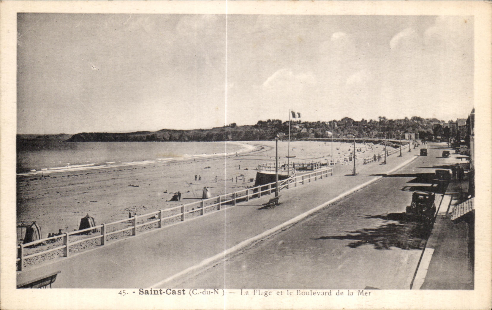 Saint-Cast (C.-du-N.) — La Plage et le Boulevard de la Mer — n°45