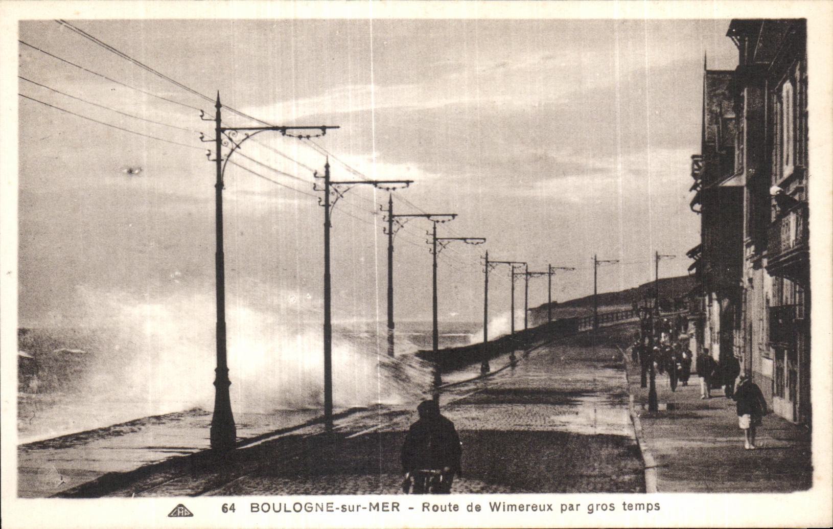 Boulogne-sur-Mer — Route de Wimereux par gros temps — éditeur CPAPHIL n°64