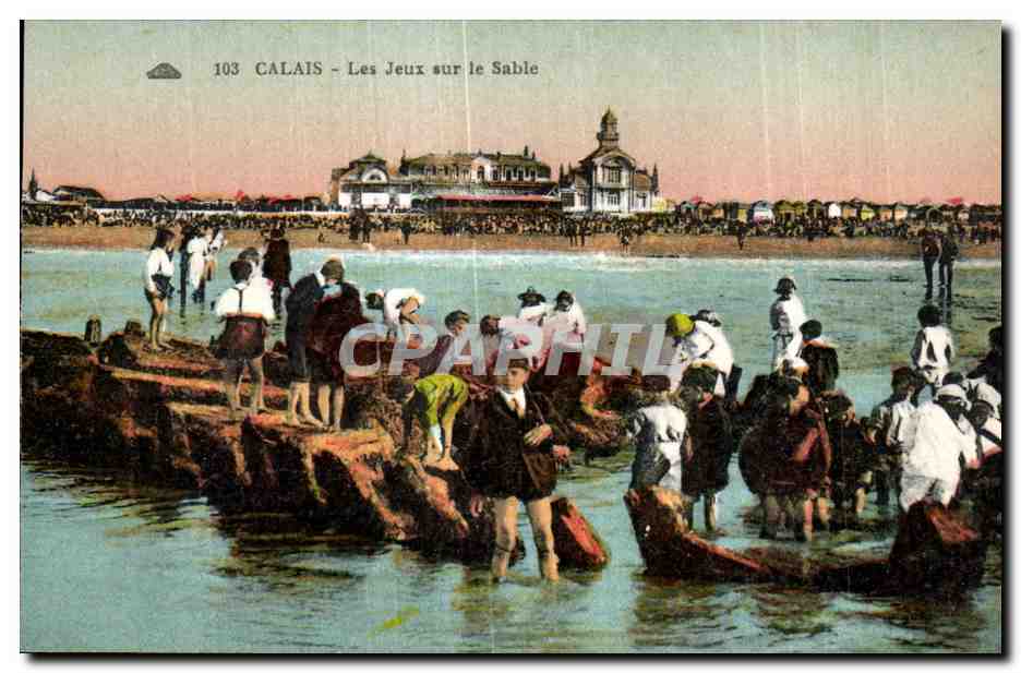 CPA Calais Les Jeux sur le Sable Enfants