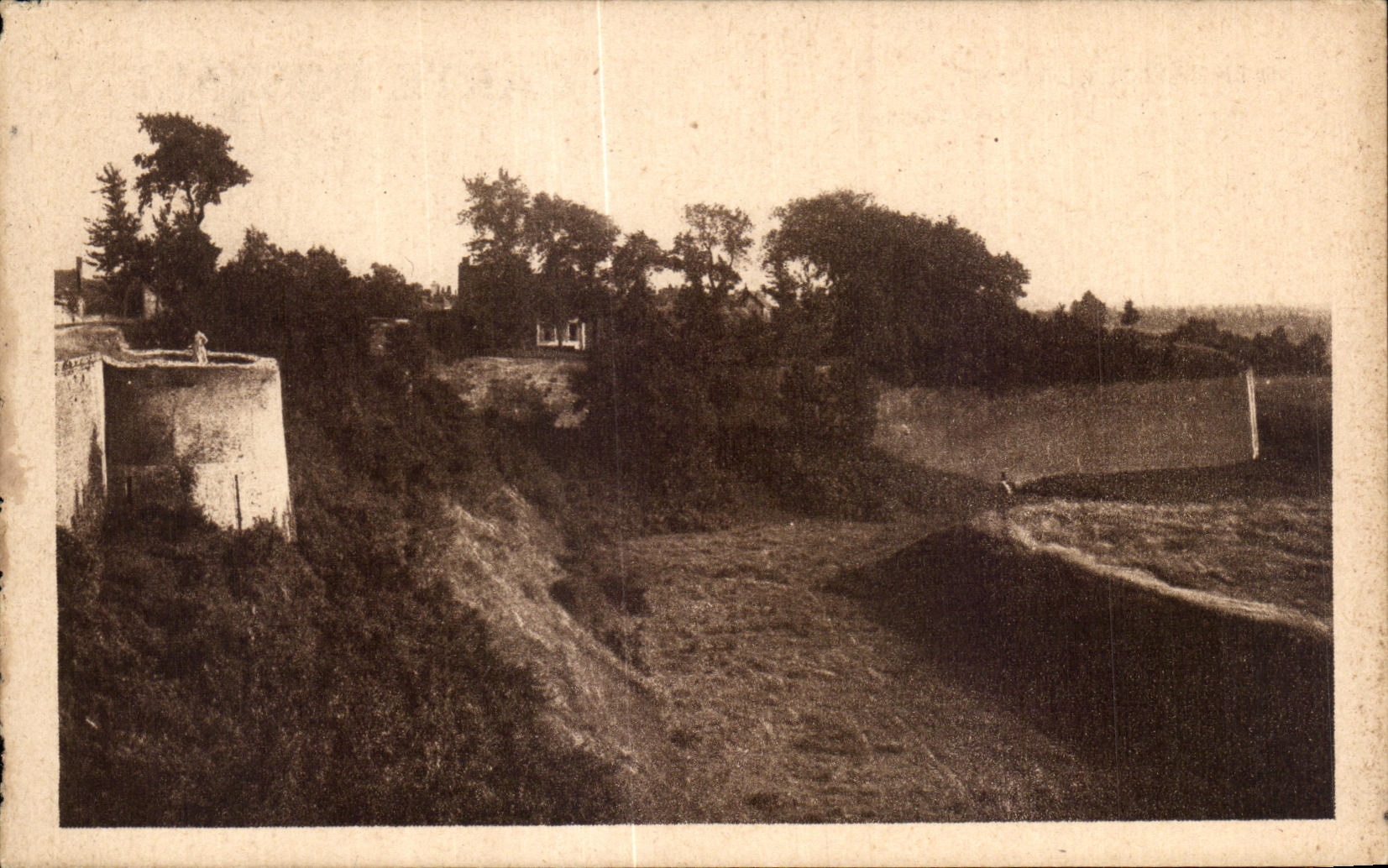 Montreuil-sur-Mer — Les Remparts — Edit. Gobert Elahaut