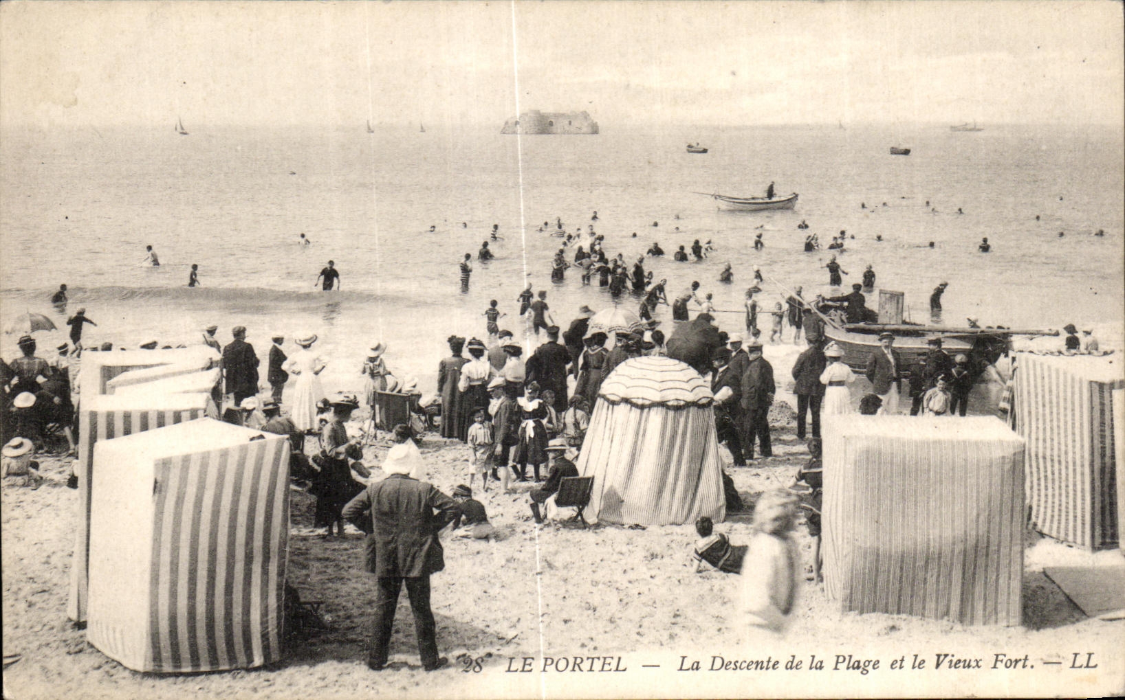 CPA Le Portel La Descente de la Plage et le Vieux Fort
