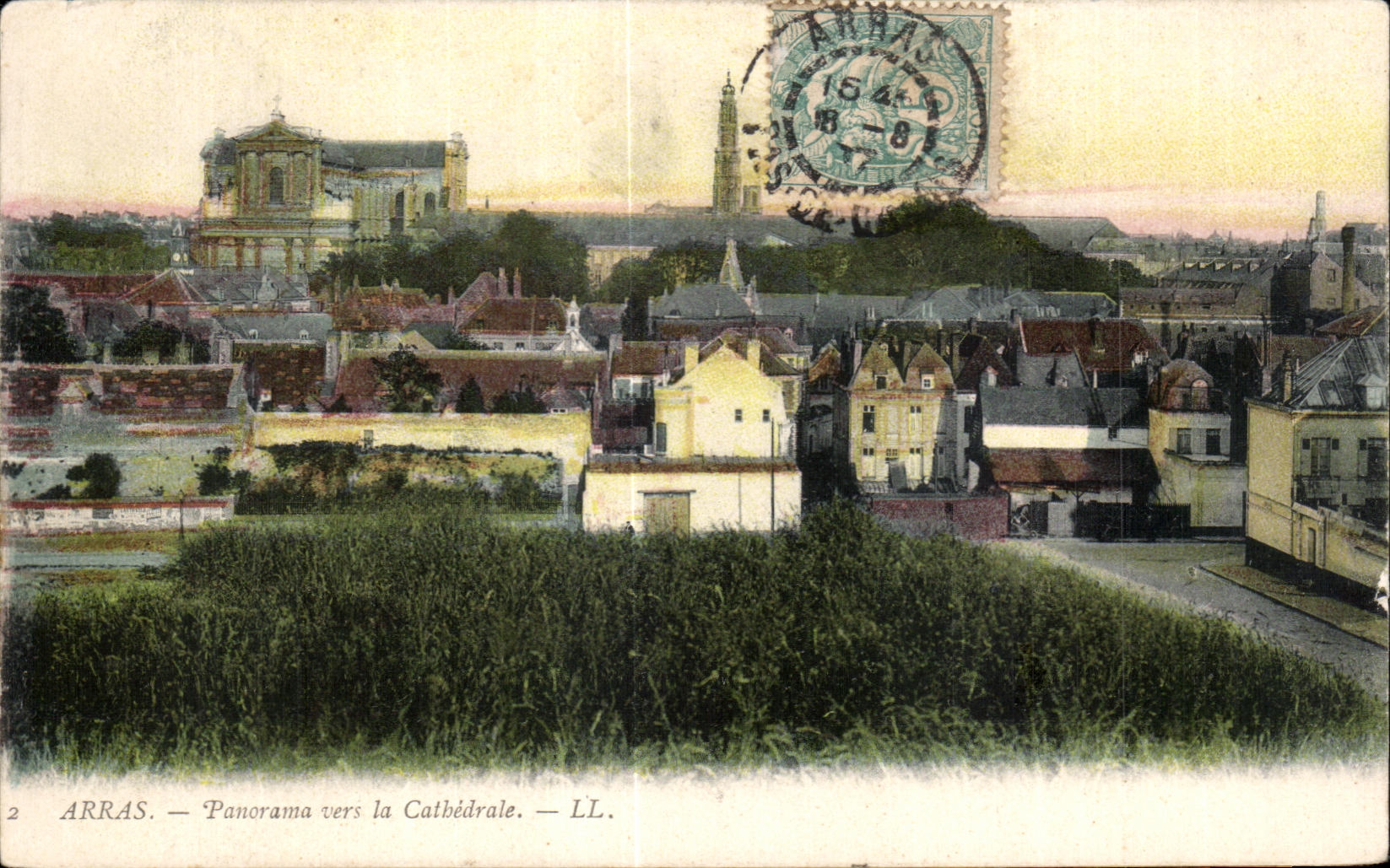 CPA Arras Panorama vers la Cathedrale