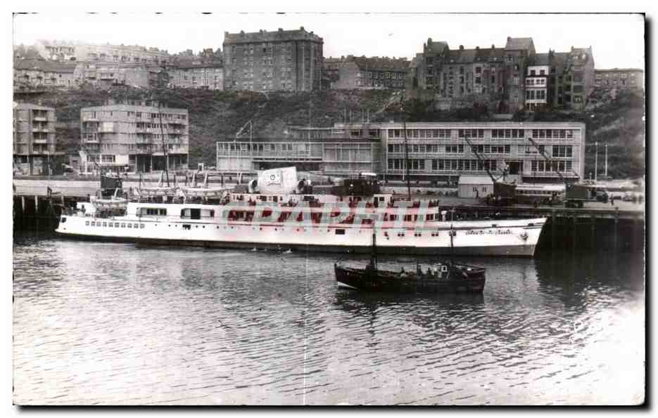 Boulogne-sur-Mer — Hafen mit Schiff und Boot — unbekannter Verlag, Seriennummer nicht sichtbar