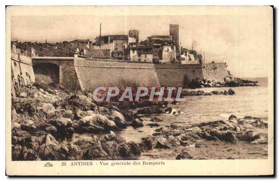 CPA Antibes vue generale des Remparts