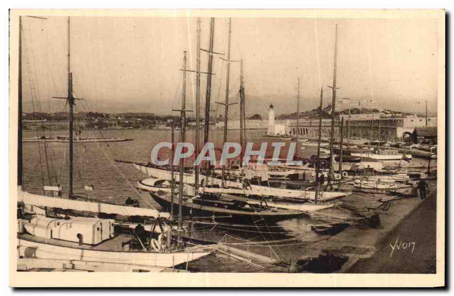 CPA Antibes vue generale du port Bateaux 