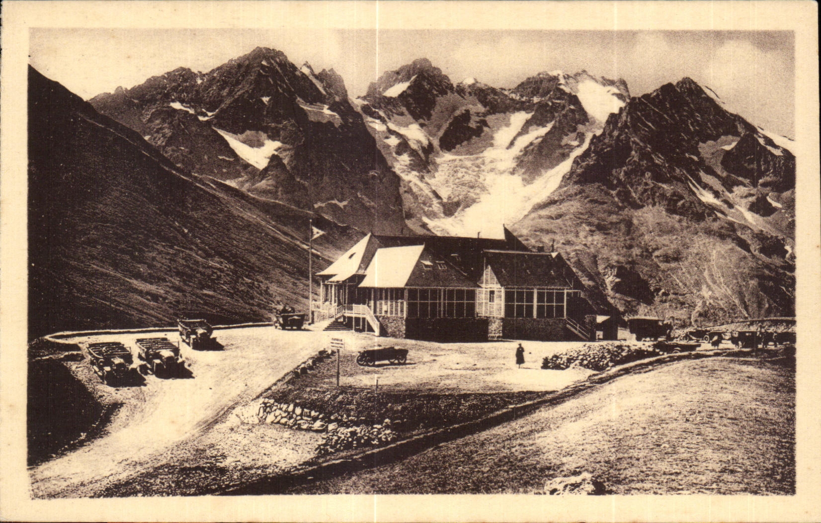 Le Lautaret - Le Chalet P.-L.-M. (2108 m.) et la Meije (3987 m.) — A. Dauphint-Paysages - Grenoble