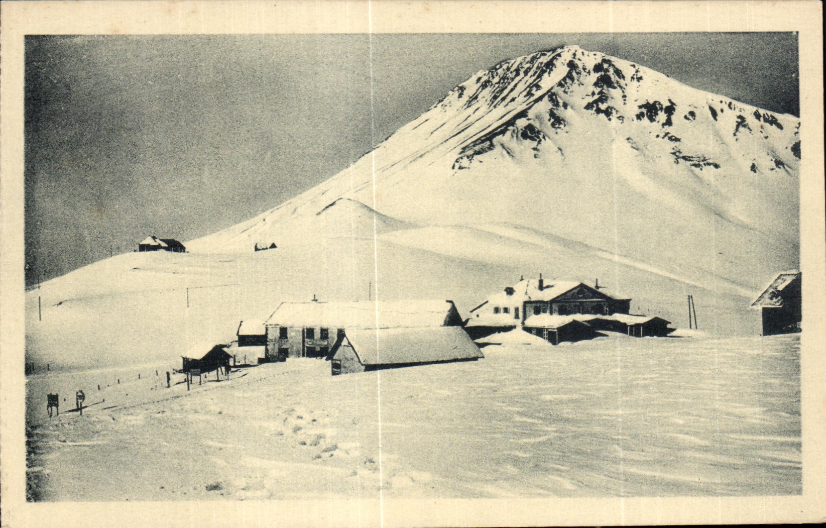 Le COL du LAUTARET (2056 m.) — et les Hôtels en hiver — éditeur Dauphine-Paysages, Grenoble