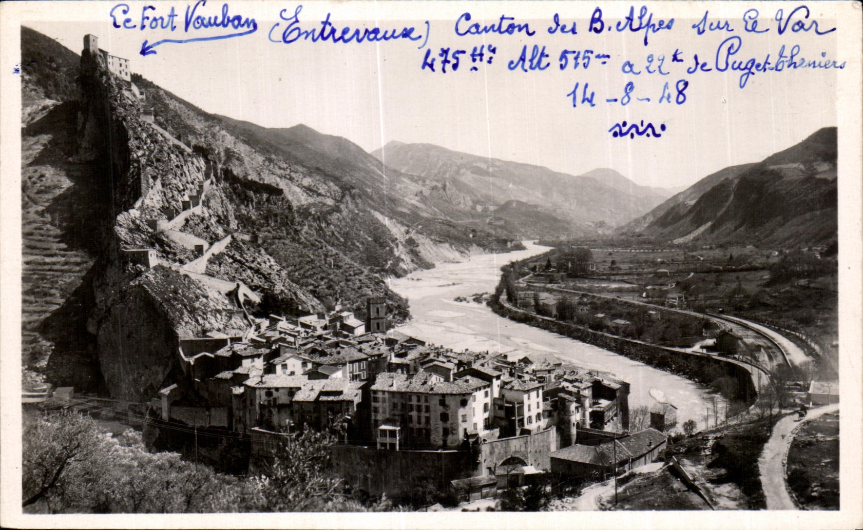 Fort Vauban (Entrevaux) — Canton des B. Alpes sur le Var — vue générale
