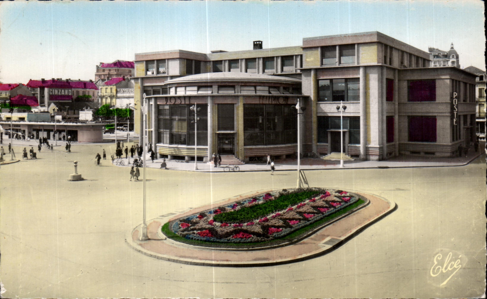 CPA Vichy Allier La nouvelle Poste et la Gare Routiere